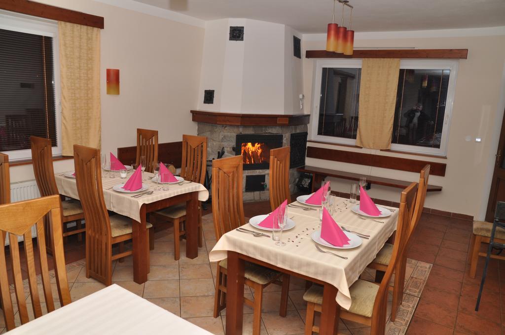 Pension & Restaurant Silma With Wellness Rychvald ภายนอก รูปภาพ