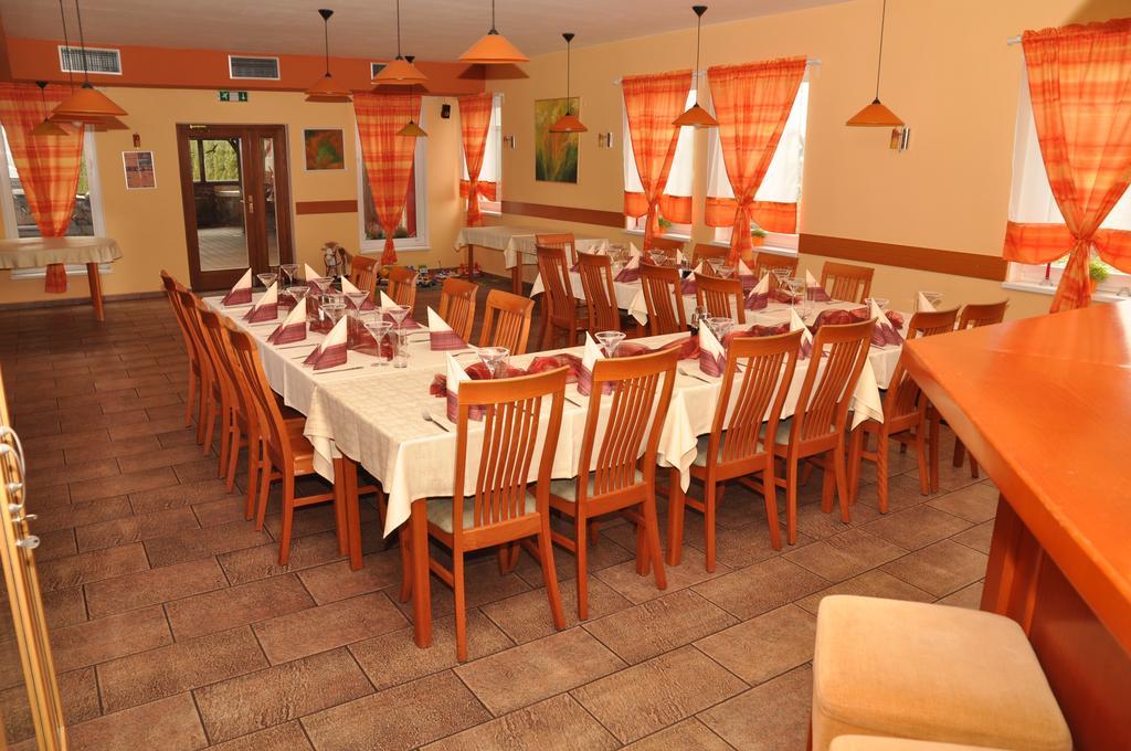 Pension & Restaurant Silma With Wellness Rychvald ภายนอก รูปภาพ
